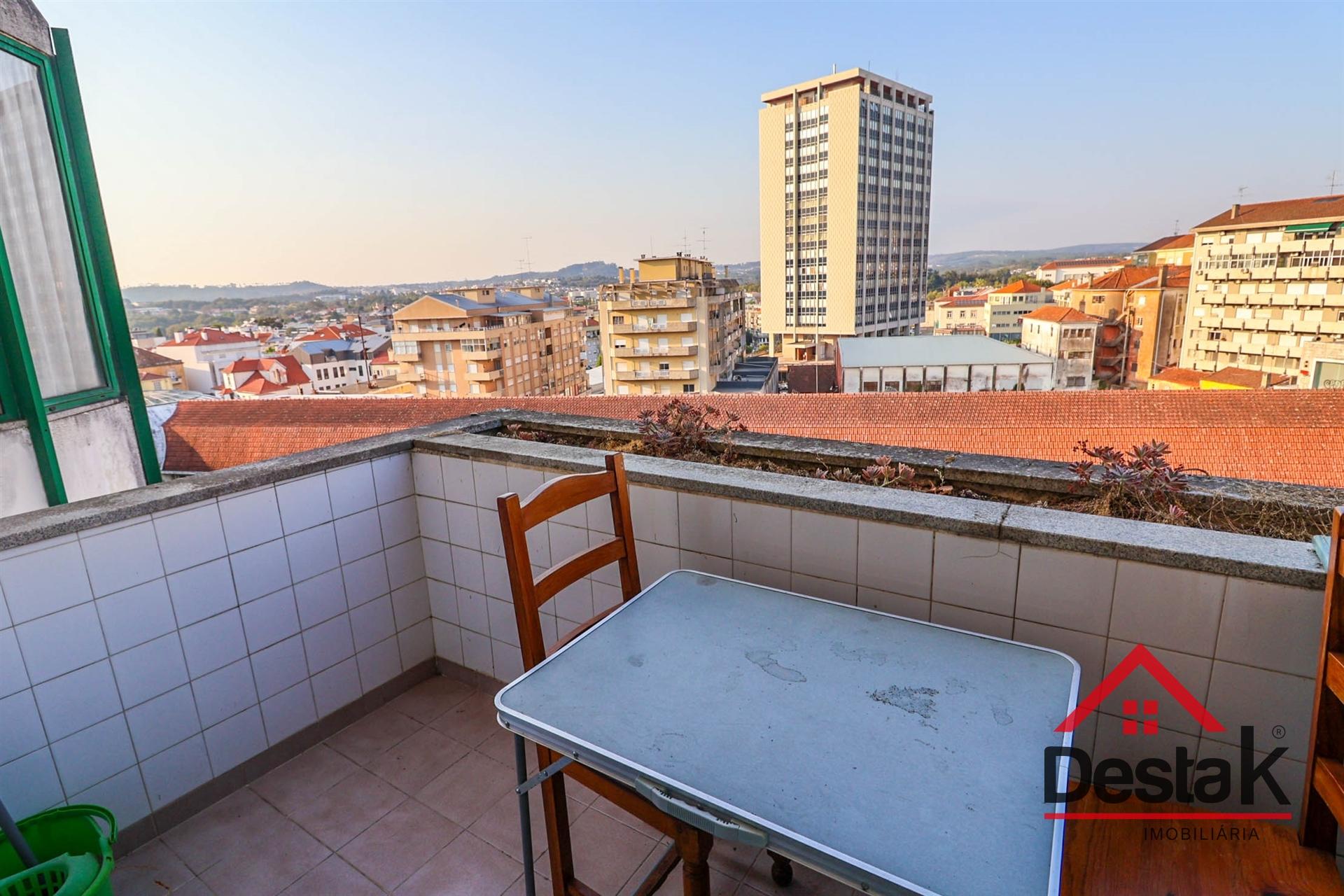 Apartamento T1 na Av. Alberto Sampaio
