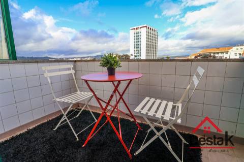 Apartamento T1 na Av. Alberto Sampaio