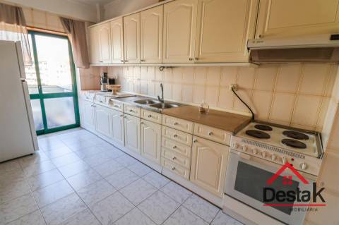 Apartamento T1 na Av. Alberto Sampaio