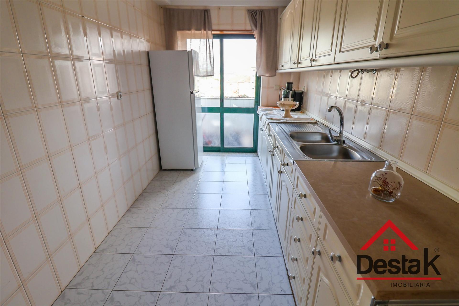 Apartamento T1 na Av. Alberto Sampaio