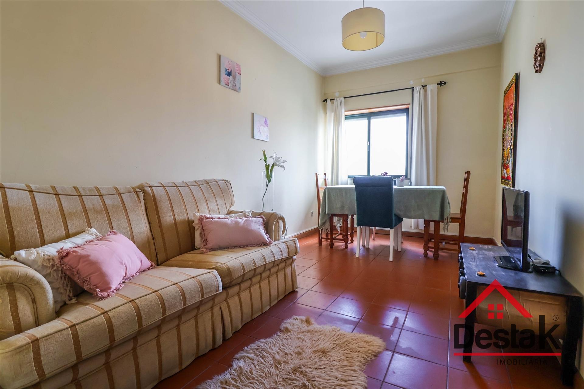 Apartamento T1 na Av. Alberto Sampaio