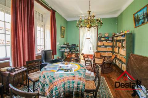 Moradia isolada V8 situada em zona histórica