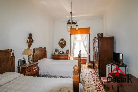 Moradia isolada V8 situada em zona histórica