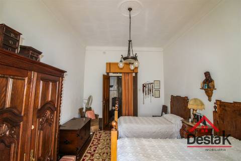 Moradia isolada V8 situada em zona histórica