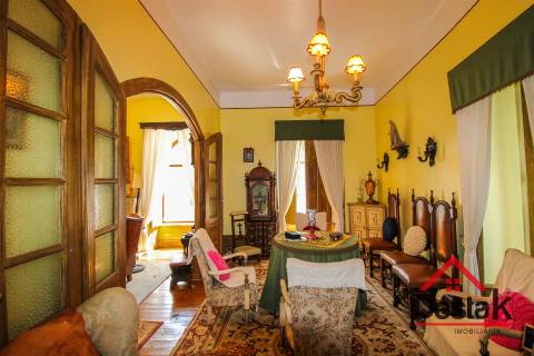 Moradia isolada V8 situada em zona histórica