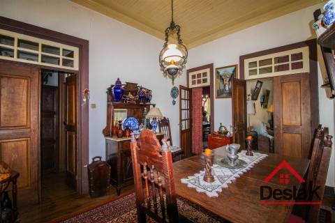 Moradia isolada V8 situada em zona histórica