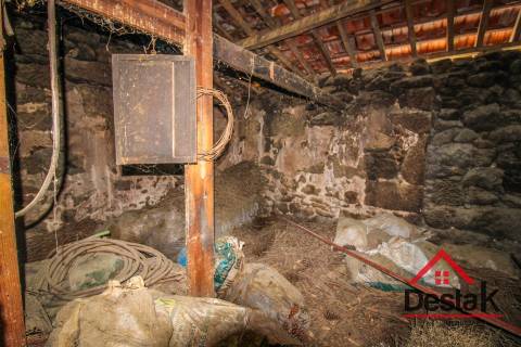 Moradia em Pedra para reconstrução.