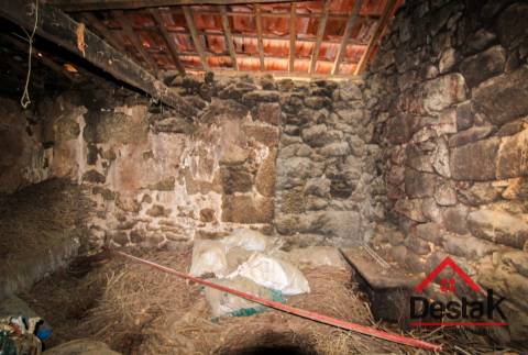 Moradia em Pedra para reconstrução.