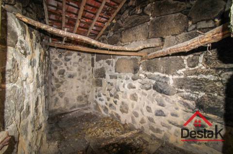 Moradia em Pedra para reconstrução.