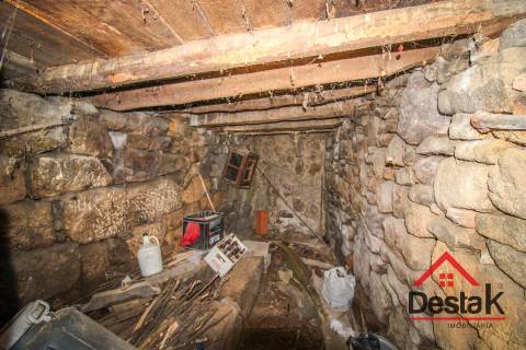 Moradia em Pedra para reconstrução.