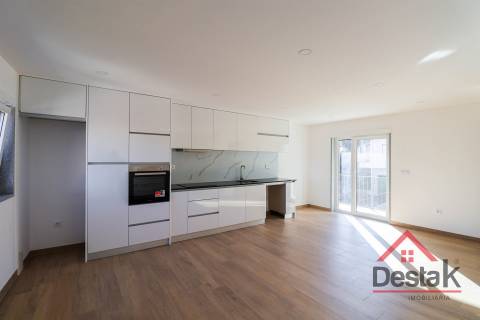 Apartamento T2+1 Novo para Arrendamento em Pascoal