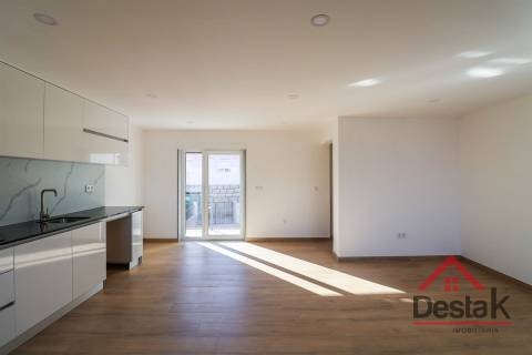 Apartamento T2+1 Novo para Arrendamento em Pascoal