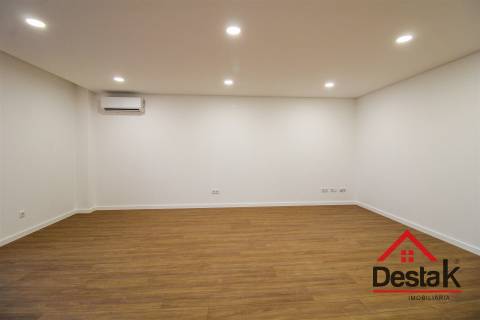 Apartamento T3 para arrendamento junto ao Palácio do Gelo