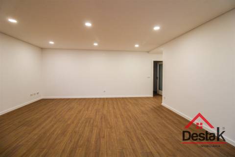 Apartamento T3 para arrendamento junto ao Palácio do Gelo