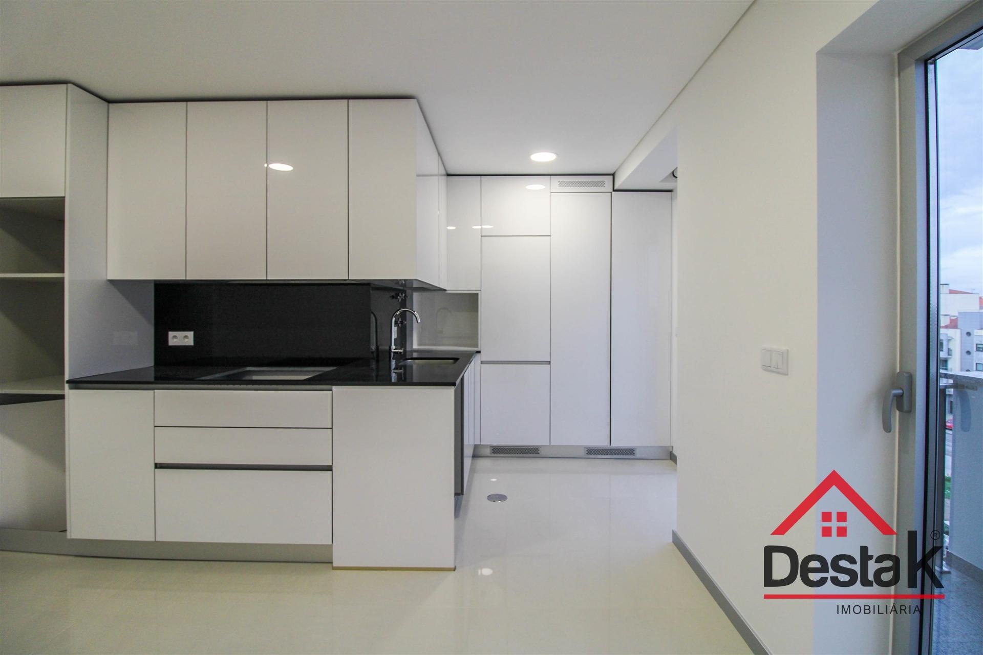 Apartamento T3 para arrendamento junto ao Palácio do Gelo