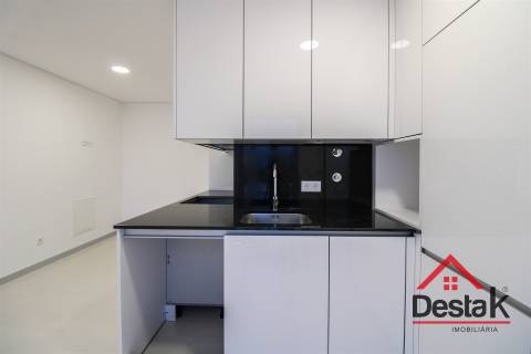 Apartamento T3 para arrendamento junto ao Palácio do Gelo