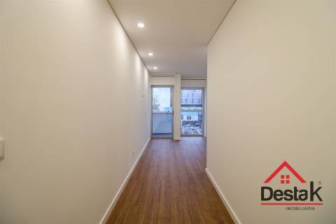 Apartamento T3 para arrendamento junto ao Palácio do Gelo