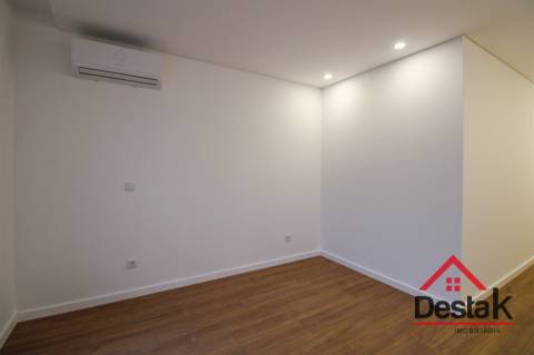 Apartamento T3 para arrendamento junto ao Palácio do Gelo