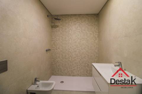 Apartamento T3 para arrendamento junto ao Palácio do Gelo