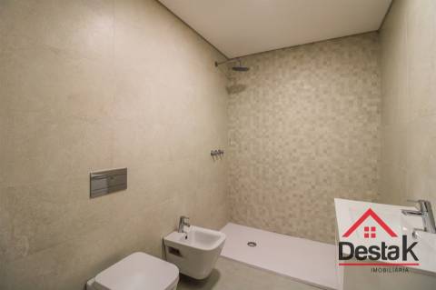 Apartamento T3 para arrendamento junto ao Palácio do Gelo