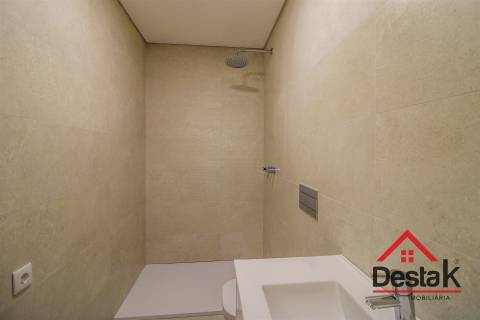 Apartamento T3 para arrendamento junto ao Palácio do Gelo