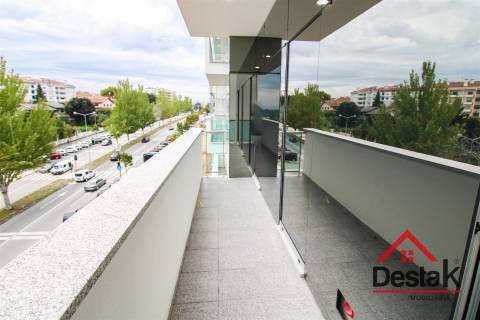 Apartamento T3 para arrendamento junto ao Palácio do Gelo