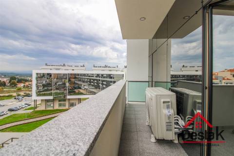 Apartamento T3 para arrendamento junto ao Palácio do Gelo