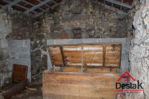 Moradia T1 para restaurar em Viseu