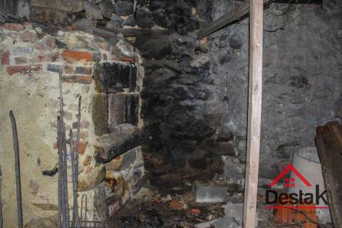 Moradia T1 para restaurar em Viseu