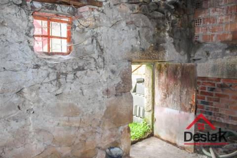 Moradia T1 para restaurar em Viseu