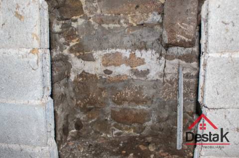 Moradia T1 para restaurar em Viseu