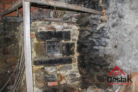 Moradia T1 para restaurar em Viseu