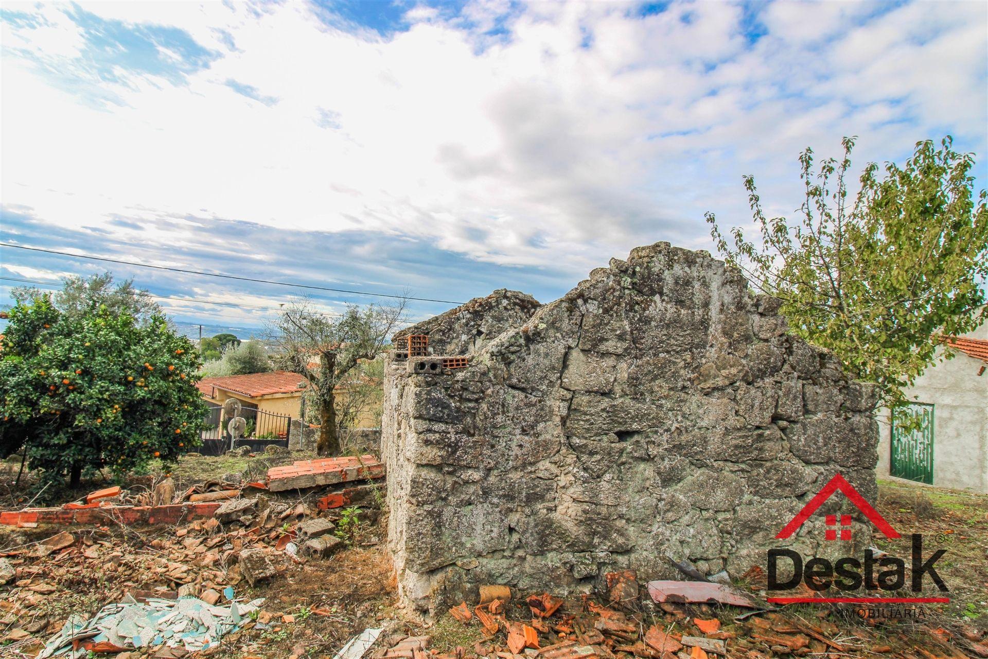 Terreno para construir moradia no Carragoso