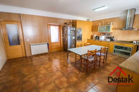 Moradia V4 para venda em Viseu