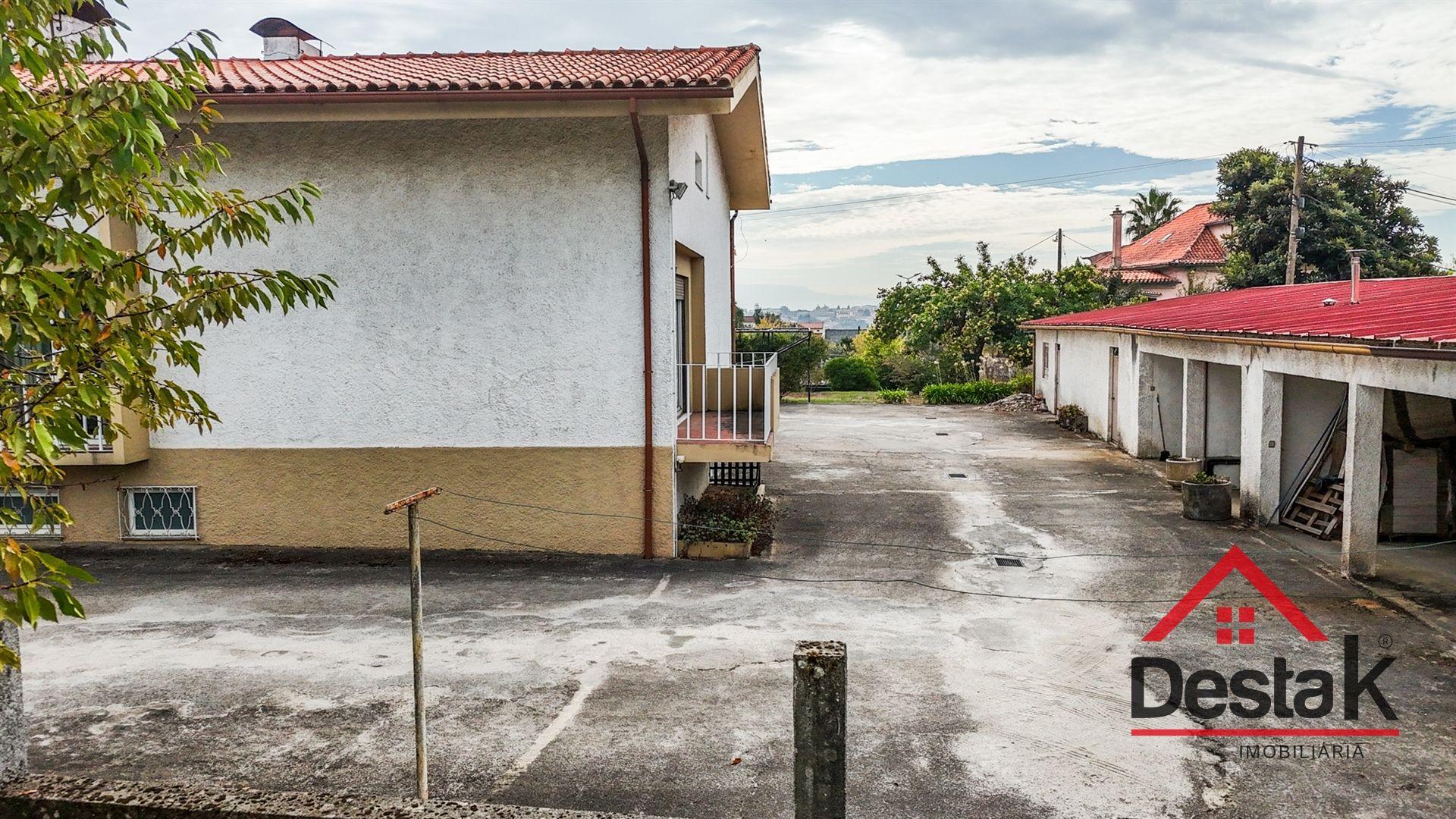 Moradia Isolada V6 com 2.200 m² de terreno a 5 minutos do centro de Viseu