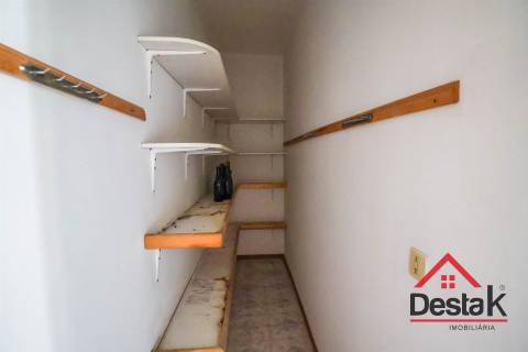 Moradia em Banda V4 situada em Santo Estevão