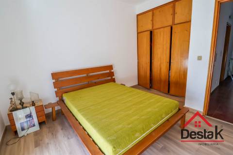 Moradia em Banda V4 situada em Santo Estevão