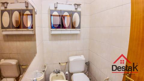 Moradia em Banda V4 situada em Santo Estevão