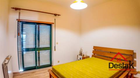 Moradia em Banda V4 situada em Santo Estevão