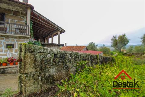 Terreno para venda com área de 2550m2 em Silgueiros, Viseu