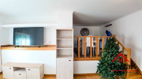 Apartamento T2 para arrendamento em Jugueiros