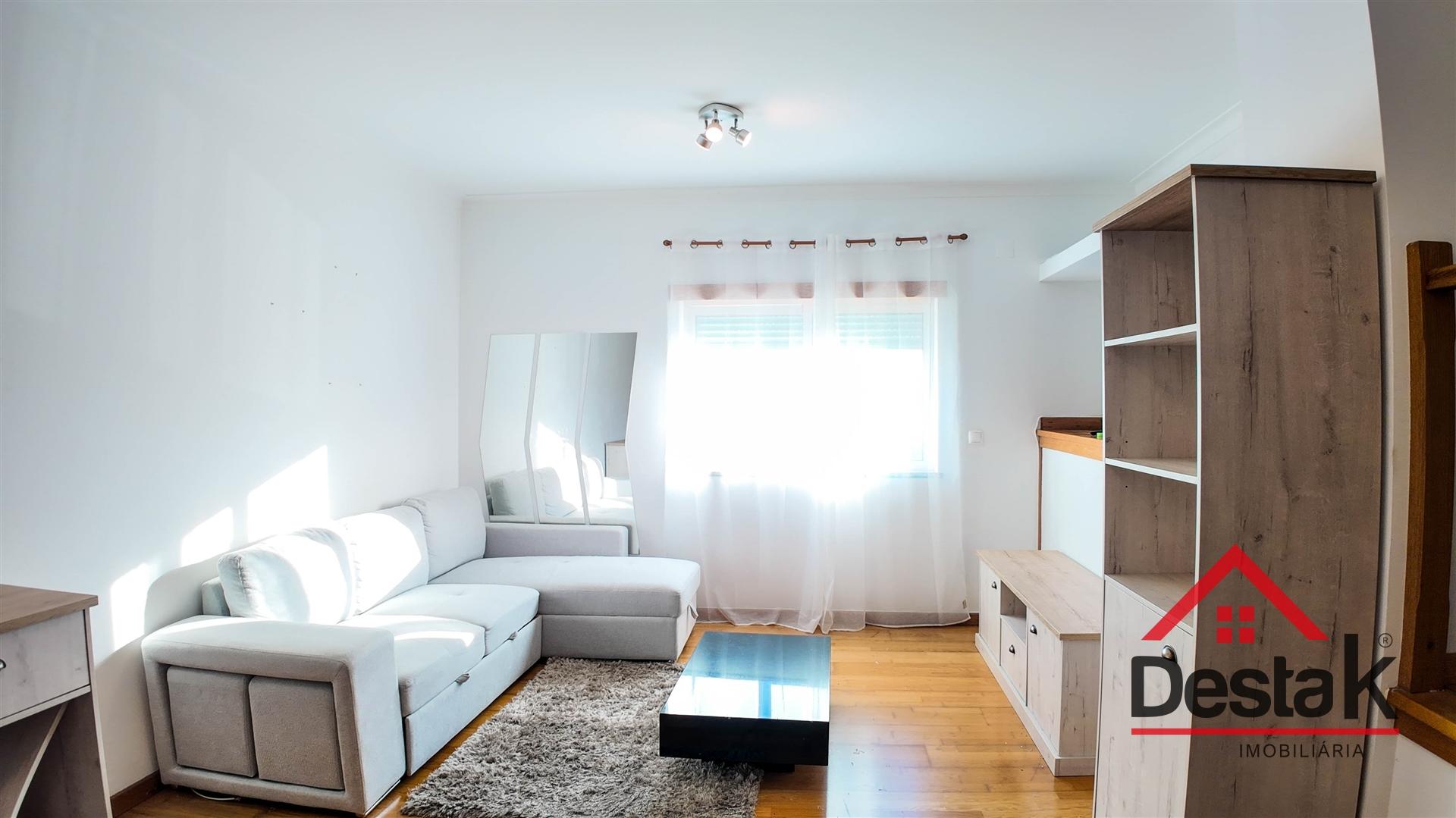 Apartamento T2 para arrendamento em Jugueiros