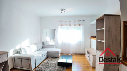 Apartamento T2 para arrendamento em Jugueiros