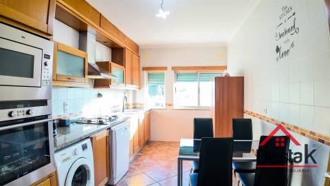 Apartamento T2 para arrendamento em Jugueiros