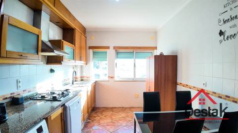 Apartamento T2 para arrendamento em Jugueiros