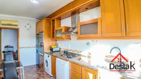 Apartamento T2 para arrendamento em Jugueiros