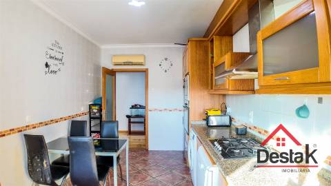 Apartamento T2 para arrendamento em Jugueiros