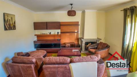 Apartamento T3 para arrendamento na Quinta do Bosque