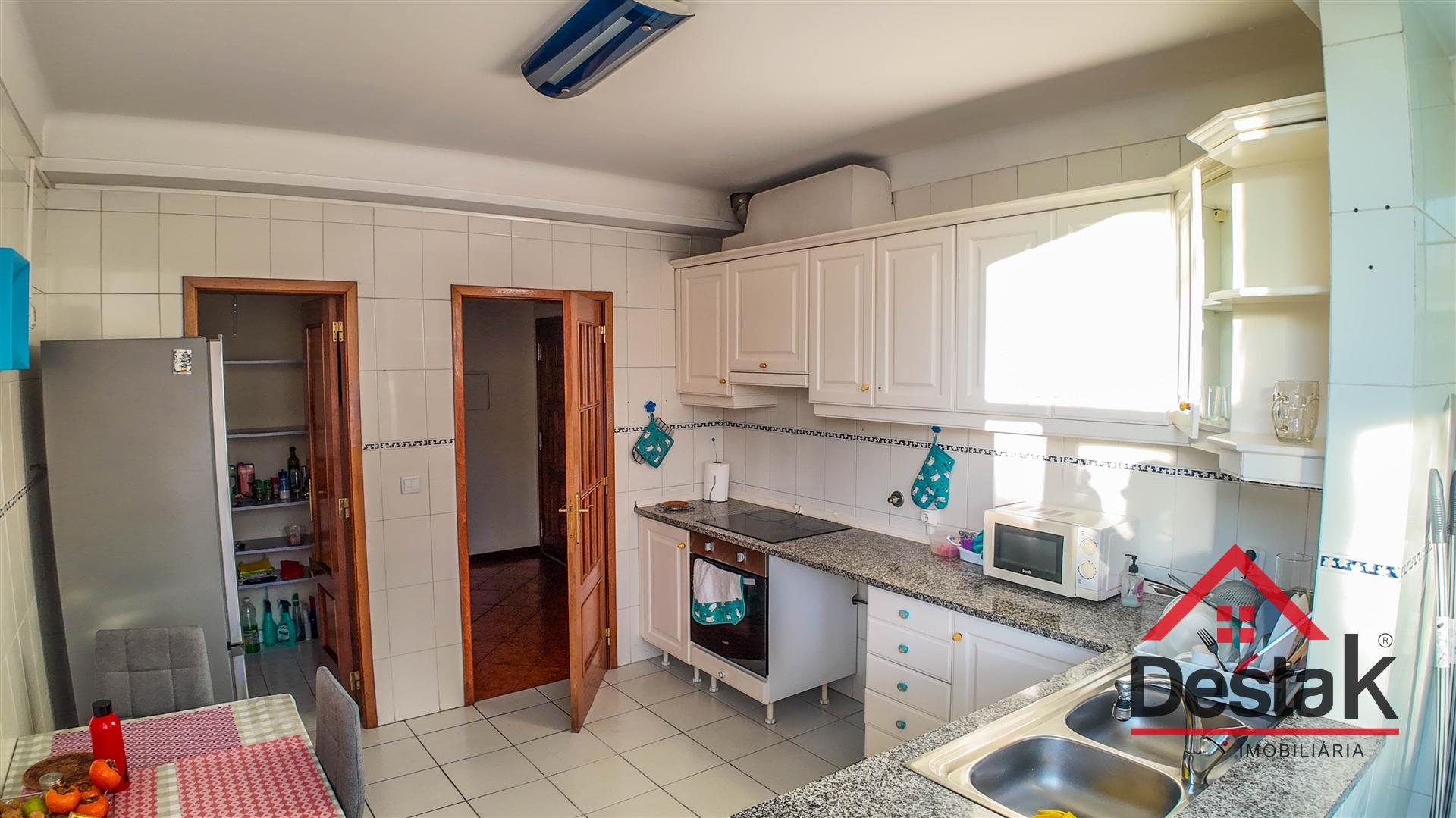 Apartamento T3 para arrendamento na Quinta do Bosque