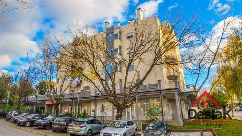 Apartamento T3 para arrendamento na Quinta do Bosque